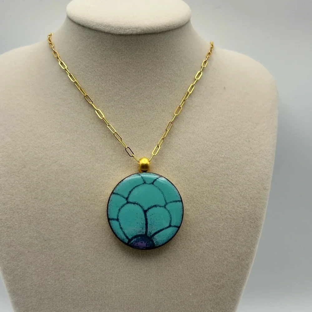 LeighElena Artisan Turquoise Tone Magnetic Pendant Necklace Oval Link Gold-tone